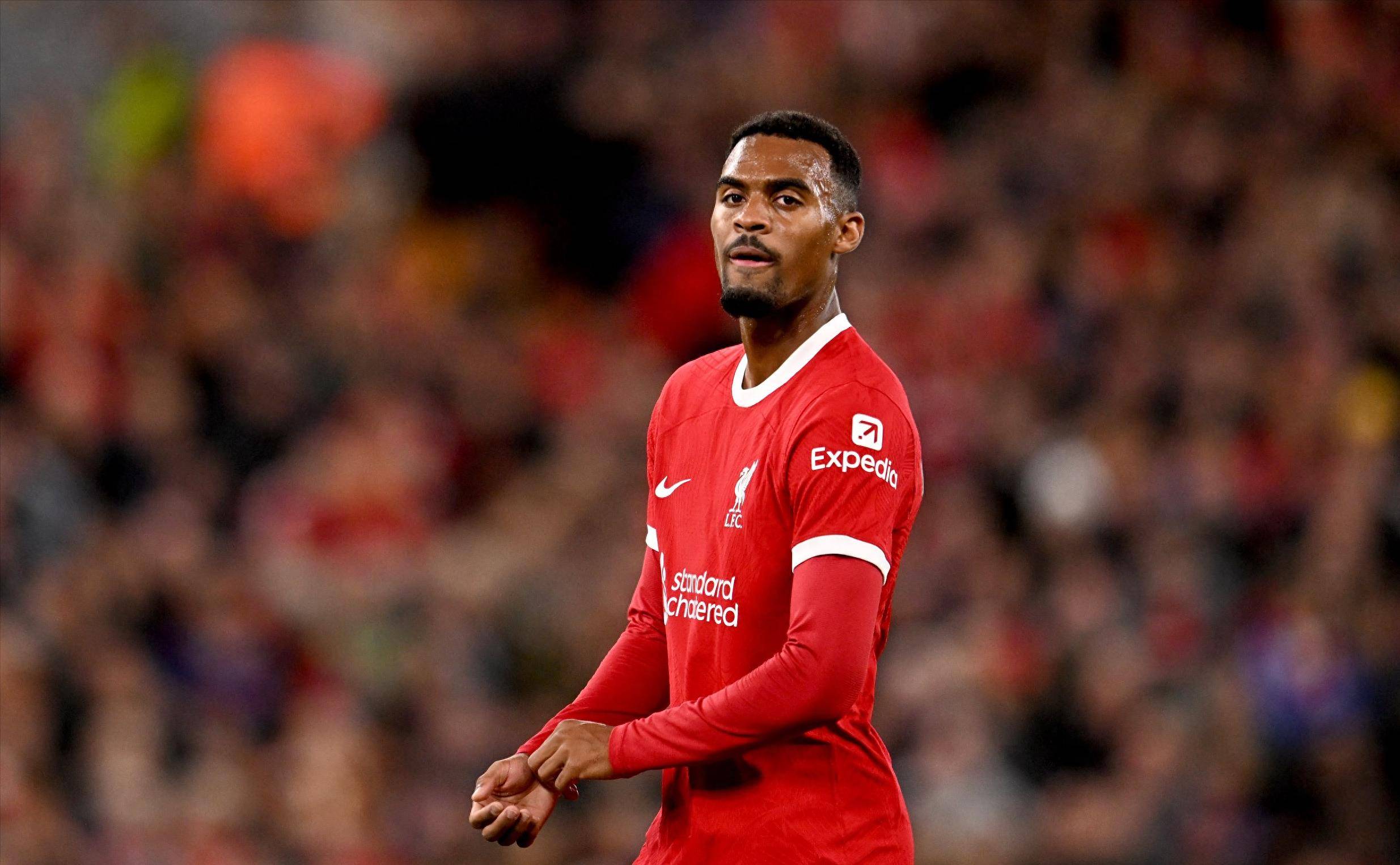 [中超]韩佳奇犯规送点 路易斯主罚轻松命中